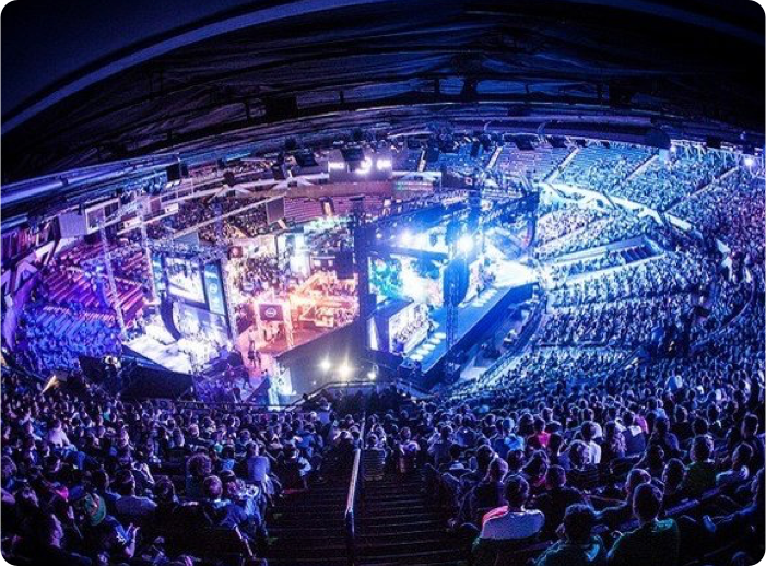 a e sports arena event bathed in blue / pueple light