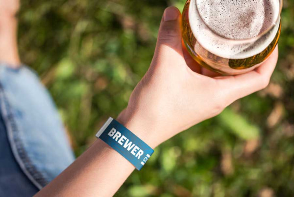 5 Ways RFID Wristbands Generate Revenue for Self-Pour Bars