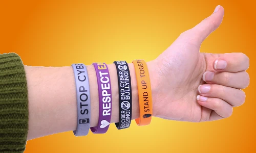 Bracelets caoutchouc portés