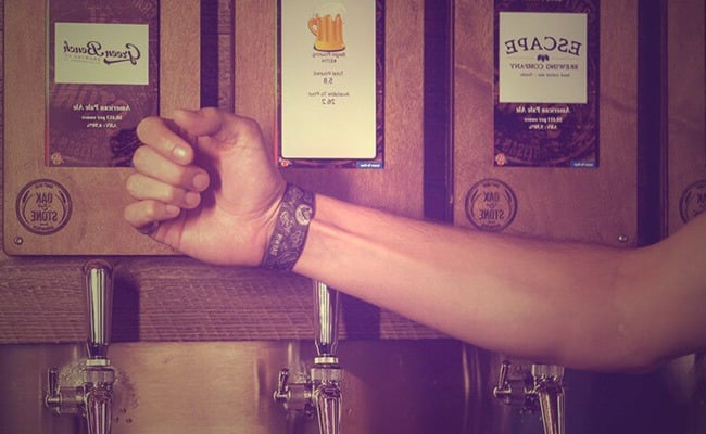 5 Ways RFID Wristbands Generate Revenue for Self-Pour Bars