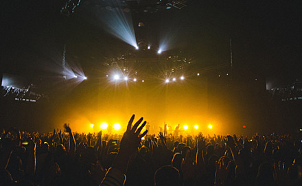 ID&C's RFID Wristbands On Tour With Samsung & Robbie Williams