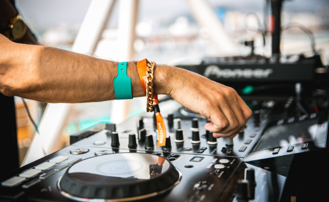Event wristband benefits: 5 Reasons why you need wristbands at your next event.