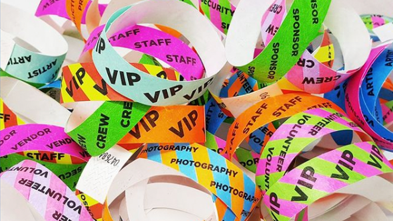 Le bracelet en papier Tyvek® et toutes ses possibilités de couleur/personnalisation